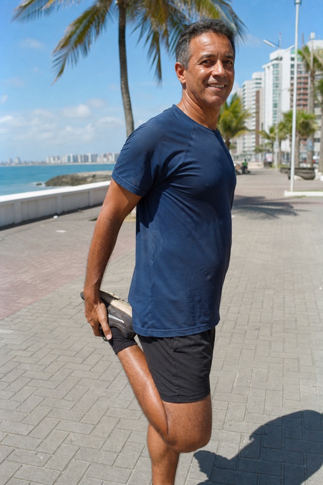 Pedro alonga na orla de Fortaleza.